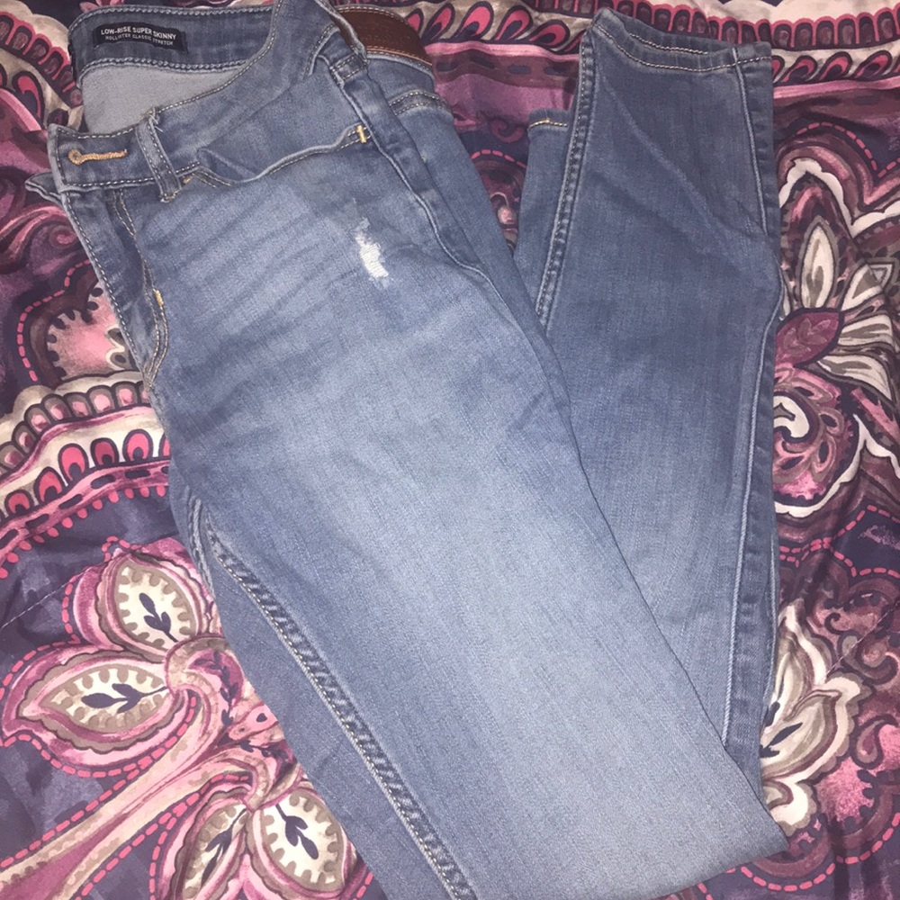 Size 5 low rise Hollister skinny jeans